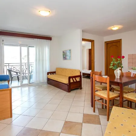 Апартаменты Lina Потос